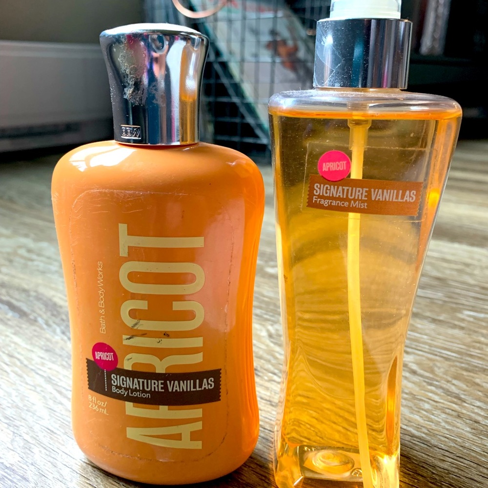 Bath and Body Works Apricot Vanilla DISCONTINUED body care set